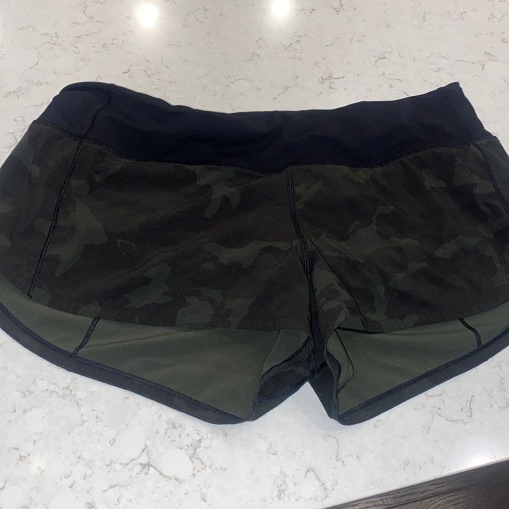 DARK GREEN CAMO LULU SHORTS 2.5”